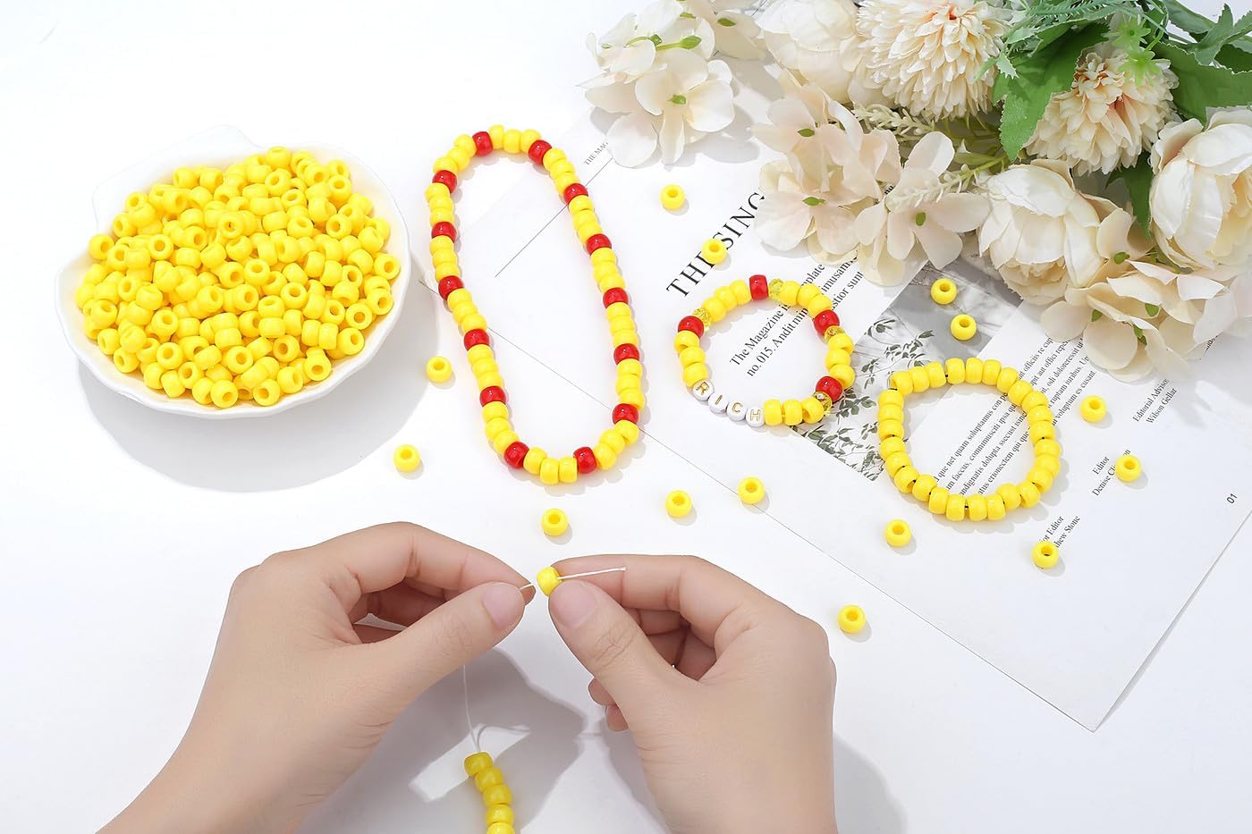 1000Pcs Valentine's Day Pony Beads Pink Red White Bracelets Crafts 6x9mm Bulk Plastic Pony Valentine Beads for Jewelry Making Party Party DIY Crafts Necklace Keychain Romantic Accessories