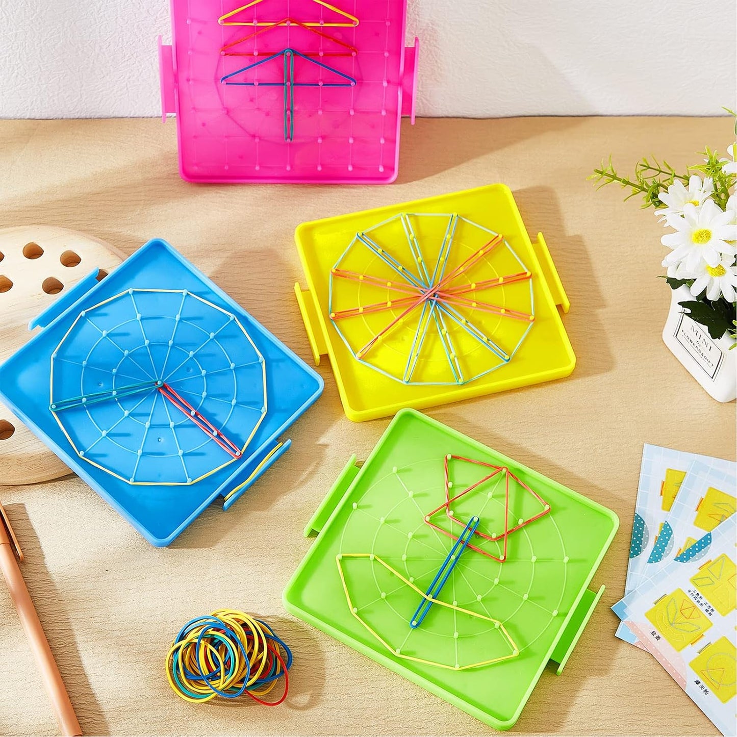 Deekin 24 Pcs Double Sided Geoboard Mathematical Kids Geoboards with Rubber Bands Math Manipulatives Toy for Geometry, 6.9 x 6.3 Inches Classroom Back to School