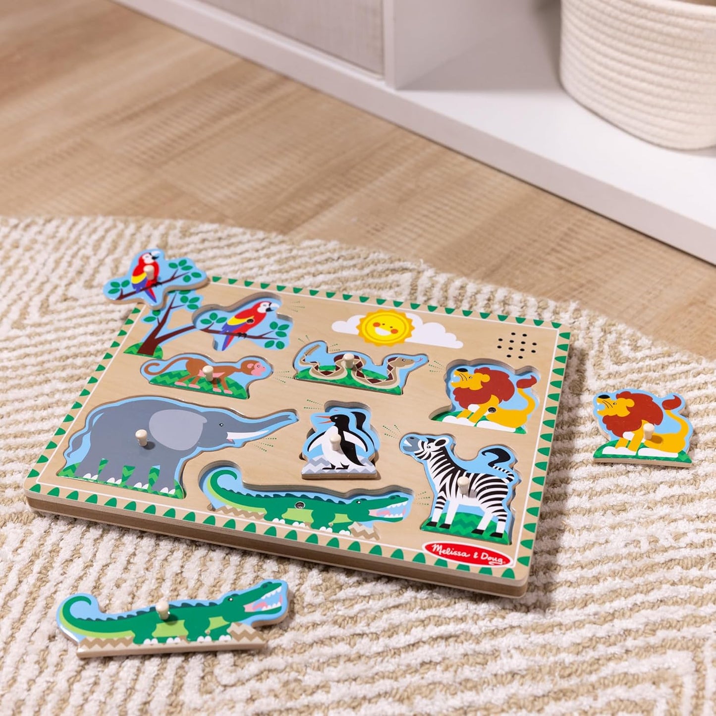 Melissa & Doug Farm Animals Sound Puzzle – 8-Piece Wooden Peg Puzzle with Light-Activated Sounds, Music Learning Toy for Toddlers and Preschoolers Ages 2+