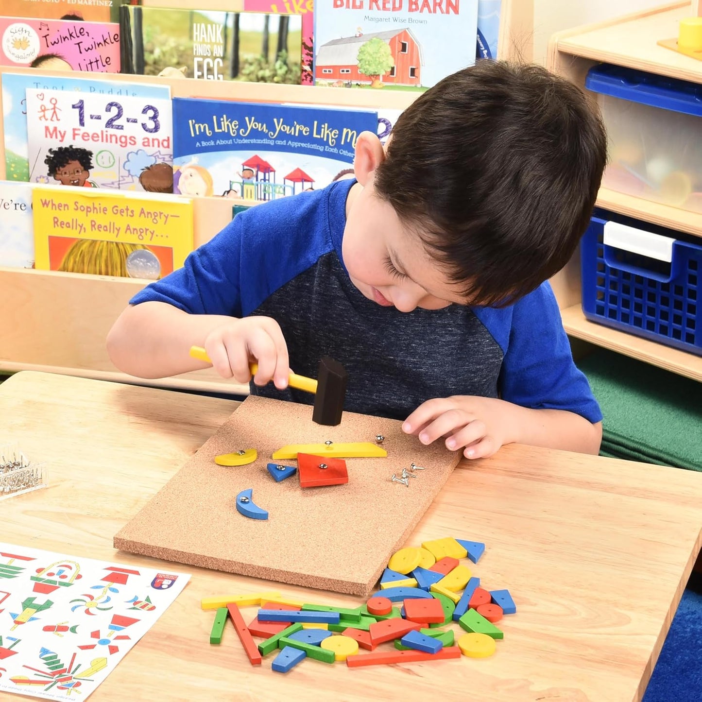 Hammer & Nail Design Kit – Montessori STEM Engineering & Geometry Building Set with 60 Wooden Tiles, Tacks, Hammer & Reusable Cork Board