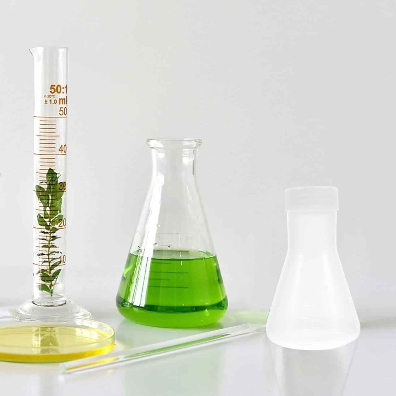 Hemobllo 10-Pack 50ml Plastic Erlenmeyer Flask Set with Screw Caps, BPA-Free PP Graduated Conical Flasks for Lab Experiment, Science Theme Party Favors, Potion Bottles for Liquor & Drinks, Leak-Proof