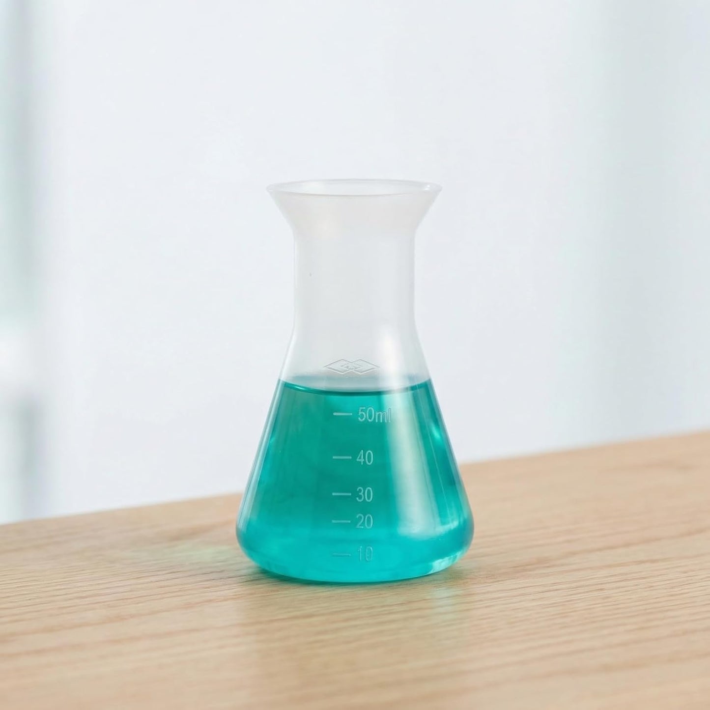 ULTECHNOVO 18 Pcs 50Ml Plastic Conical Flasks Set Graduated Transparent Polypropylene Erlenmeyer Flasks with Cover for School Science Experiments and Laboratory Use Stable Base Design