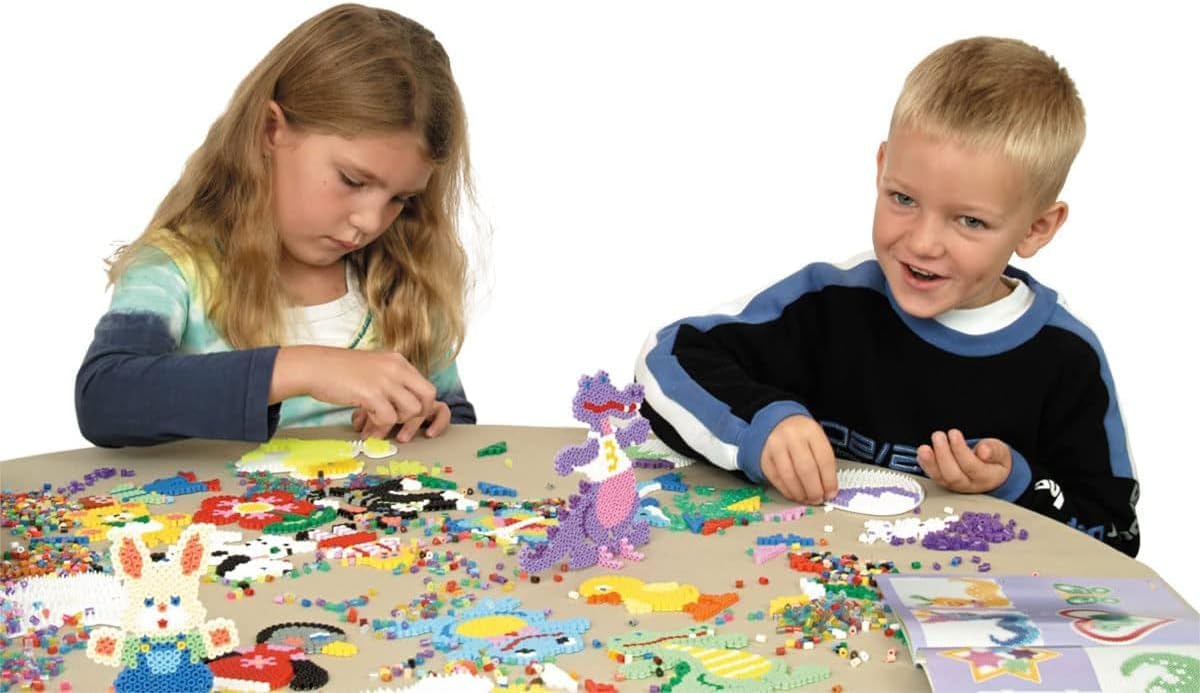 Hama Perlen 8806 Ironing Beads in Bucket with Approx. 3,000 Maxi Beads, Four Small Pin Plates, Motif Templates, Ironing Paper, for Children from 3 Years