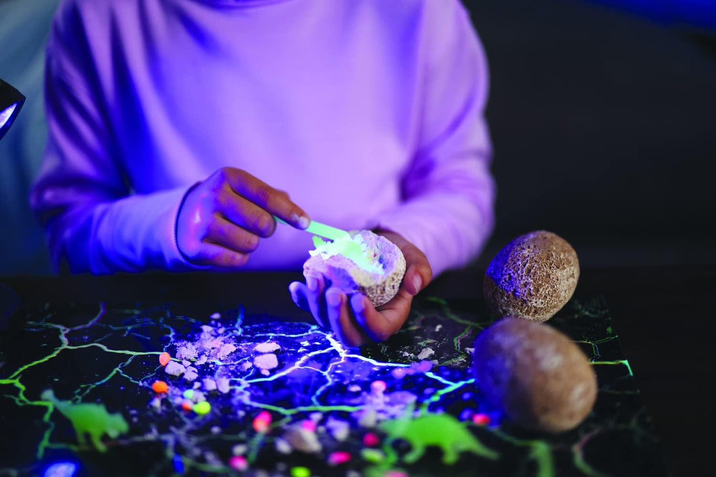MindWare Dig It Up Glow in The Dark Dinosaurs – STEM Dig Kit for Kids, Includes 8 Dinosaur Excavation Projects That Really Glow, Ages 4+