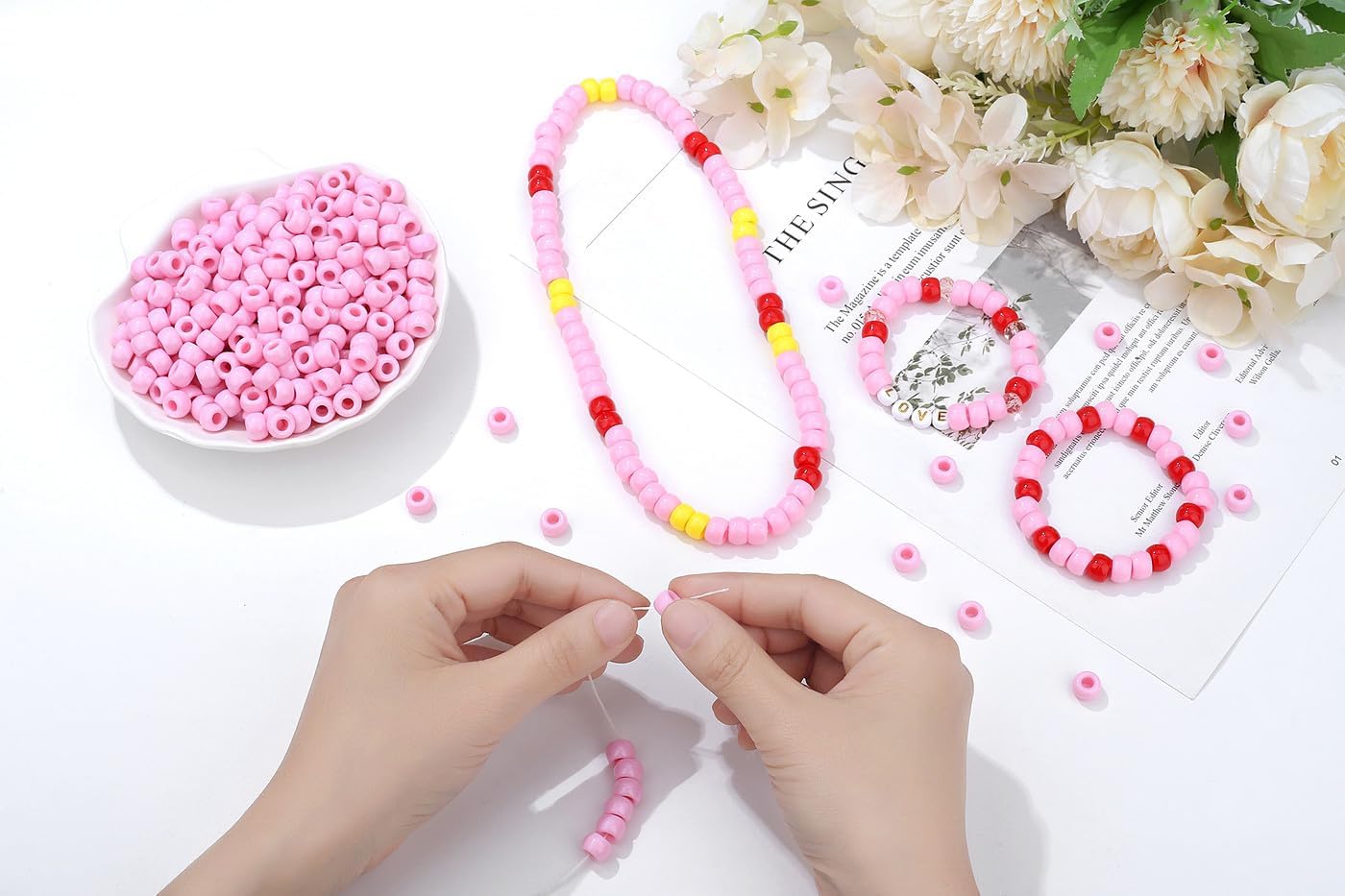 1000Pcs Valentine's Day Pony Beads Pink Red White Bracelets Crafts 6x9mm Bulk Plastic Pony Valentine Beads for Jewelry Making Party Party DIY Crafts Necklace Keychain Romantic Accessories