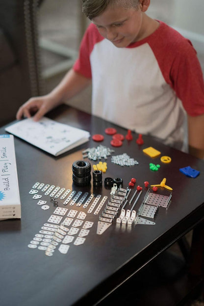 Erector Set STEM Educational Kit | Construction Set for Boys & Girls | Metal Erector Set | Building Kit for Boys Age 8–12 | 236-Piece Engineering Toy