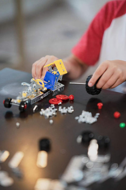 Erector Set STEM Educational Kit | Construction Set for Boys & Girls | Metal Erector Set | Building Kit for Boys Age 8–12 | 236-Piece Engineering Toy