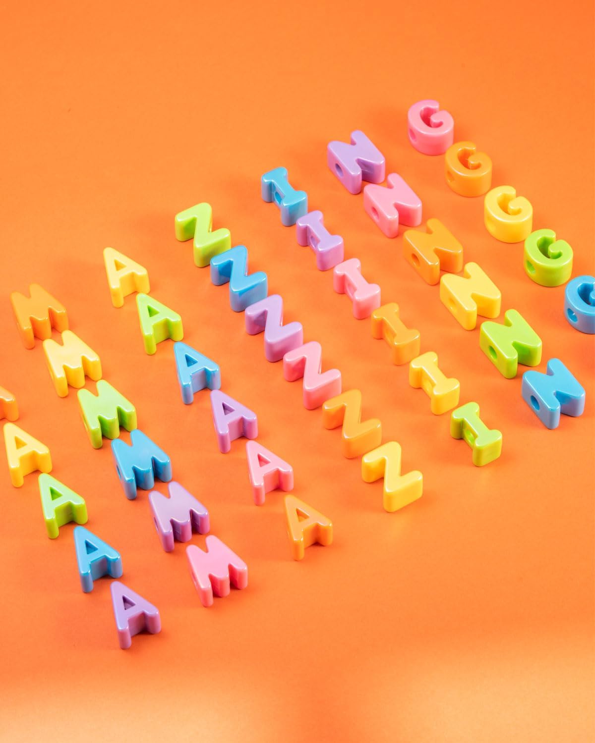 DoDoBeads 1270 Pcs Letter Beads Kit, White and Colorful Square Acrylic Alphabet Beads with Extra Vowels, Numbers & Spacers, Perfect for Friendship Bracelets