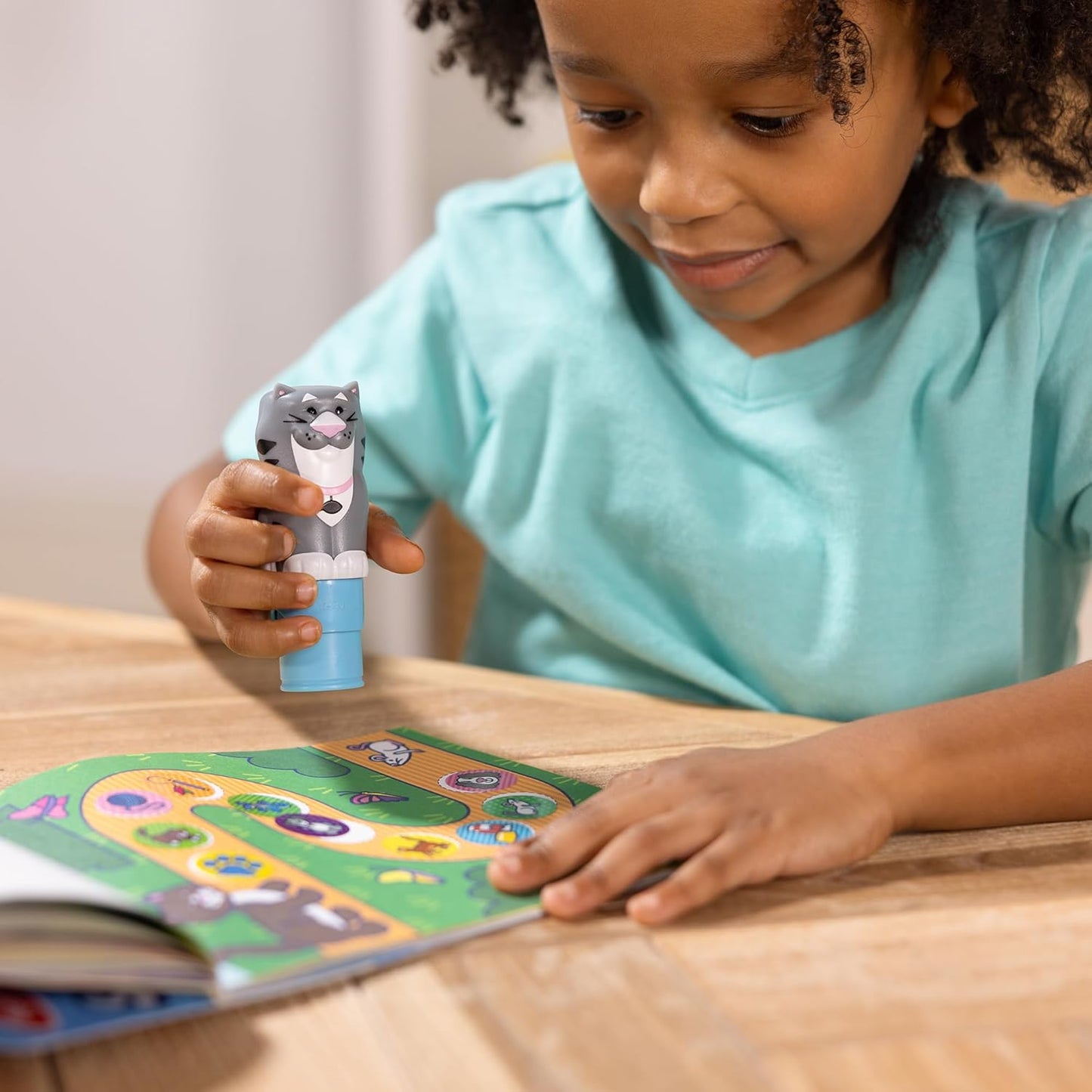 Melissa & Doug Sticker Wow!™ 24-Page Activity Pad and Sticker Stamper, 300 Stickers, Arts and Crafts Fidget Toy Collectible Character – Dog - for Kids Ages 3+ - FSC Certified