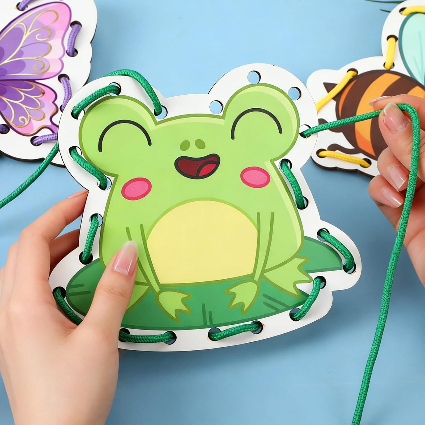 Montessori Wooden-Lacing Cards, Fine Motor Skills, Cute Bear Lacing Cards (Forest)