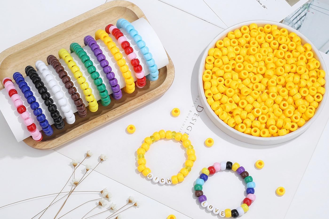 1000Pcs Valentine's Day Pony Beads Pink Red White Bracelets Crafts 6x9mm Bulk Plastic Pony Valentine Beads for Jewelry Making Party Party DIY Crafts Necklace Keychain Romantic Accessories