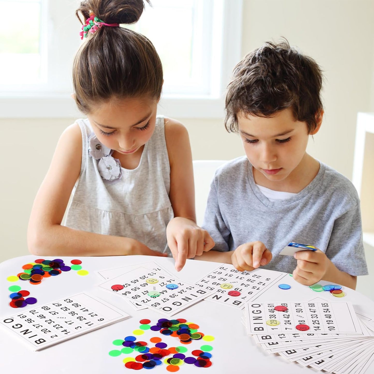 Bingo Chips, 6 Colors 300 Pcs Small Plastic Learning Counters Disks Bingo Chip Counting Discs Markers for Math Practice and Poker Chips Game Tokens