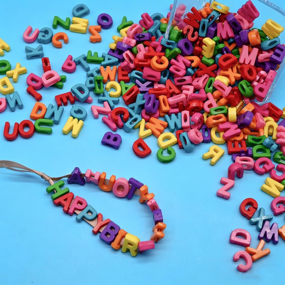 300+ Pieces 9x12mm Big Large Alphabet Letter Beads Charms A-Z Mixed Plastic Shape Loose Bead for Jewelry Making Bracelets Necklaces Key Chains (Classic Solid Colors)