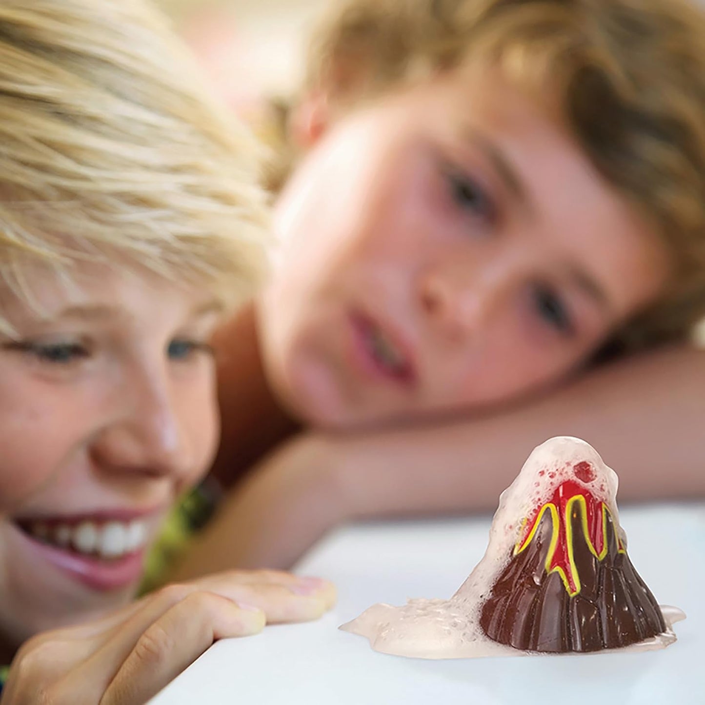 4M: KidzLabs: Pocket Volcano - Create Mini Tabletop Volcanic Eruptions, Baking Soda, Chemical Reactions Kit, STEM Science Activity Set, Kids Ages 5+