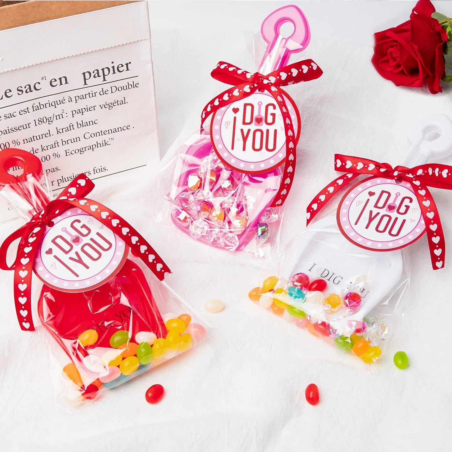 Haooryx Valentine's Day Shovels Toy Gift Set - Plastic Shovel Toy White Red Pink Mini Sand Scoop Shovel Toys Valentines Party Gift 18Set Shovels I Dig You Stickers Labels Clear Bags and 1 Heart Ribbon