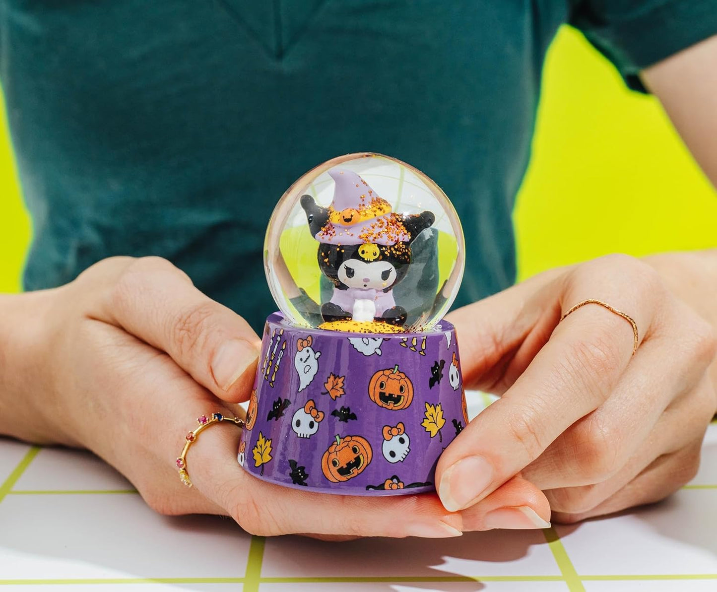 Silver Buffalo Disney Mickey and Friends Mini Light Up Snow Globe│Minnie Mouse│3.8 Inches Tall, 45mm (Small) - Colors A
