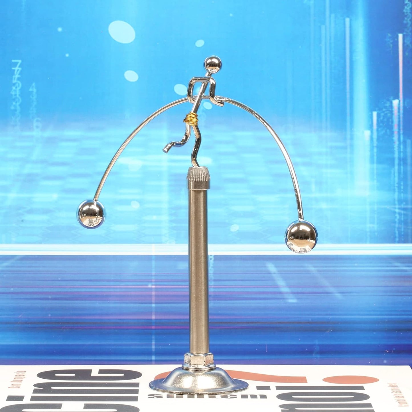 Sunnytech Steel Balance Physics Toy Weightlifter Kinetic Art Balance Toy Balancing Decompressive Science Home Office Toy for Desk Decor WJ020