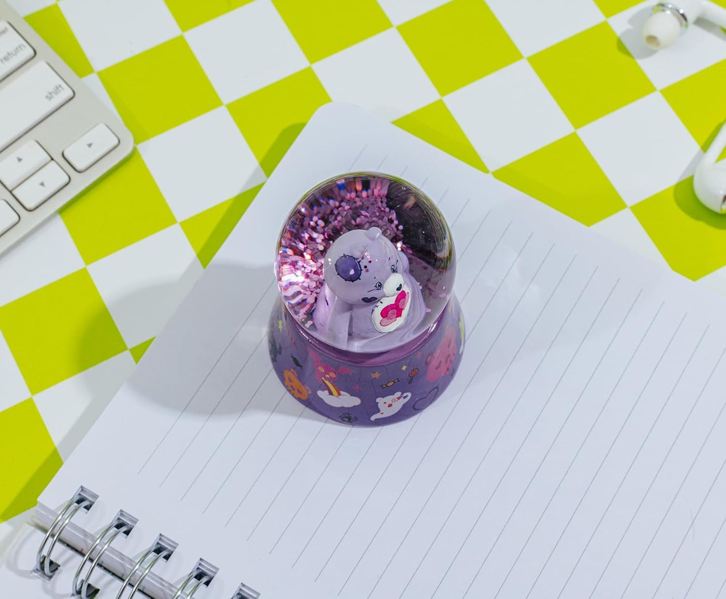 Silver Buffalo Disney Mickey and Friends Mini Light Up Snow Globe│Minnie Mouse│3.8 Inches Tall, 45mm (Small) - Colors A