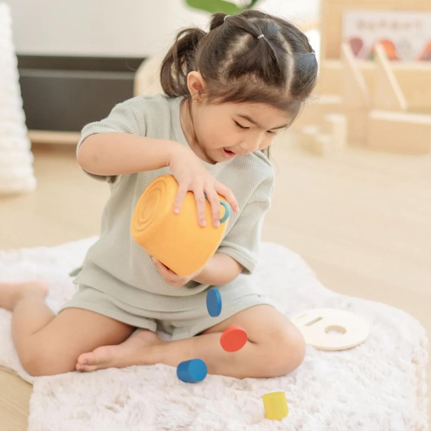 PlanToys® Geo Sorting Bucket | Wooden Shape Matching Toy for Toddlers 12M+ | Montessori Educational Sorting Toy with 3D Blocks | Develops Shape Recognition, Problem-Solving & Fine Motor Skills
