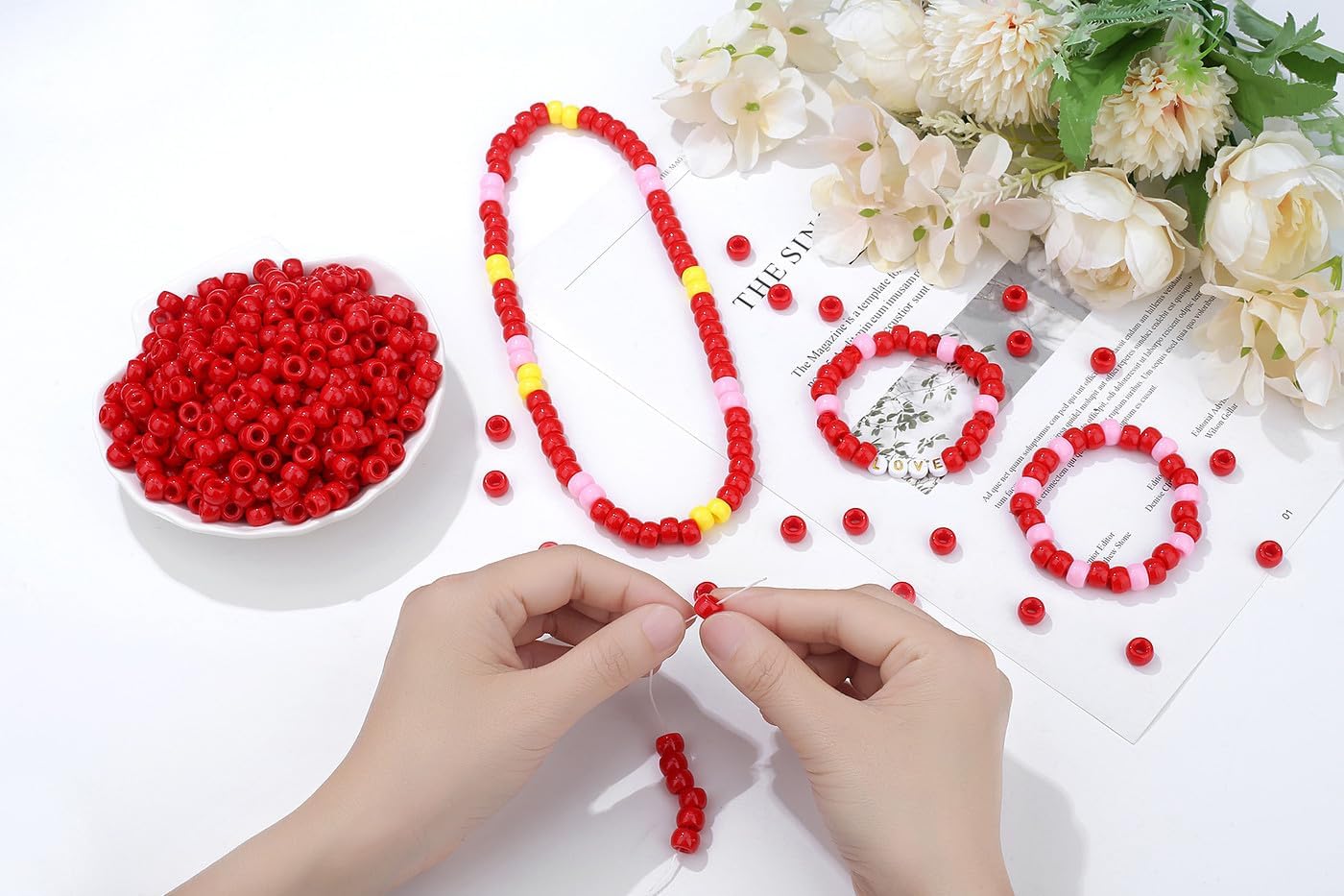 1000Pcs Valentine's Day Pony Beads Pink Red White Bracelets Crafts 6x9mm Bulk Plastic Pony Valentine Beads for Jewelry Making Party Party DIY Crafts Necklace Keychain Romantic Accessories