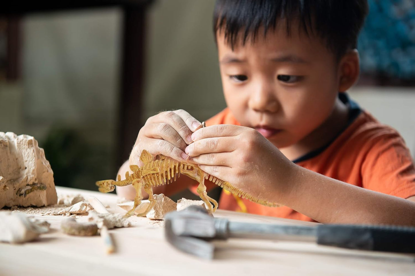 Science4you Triceratops Dinosaur Fossil Digging Kit - Excavate and Assemble 10 Dino Bones, Dinosaur Archeology and Paleontologist Toys, Games, Gifts for Boys and Girls Age 6 7 8 9 10+