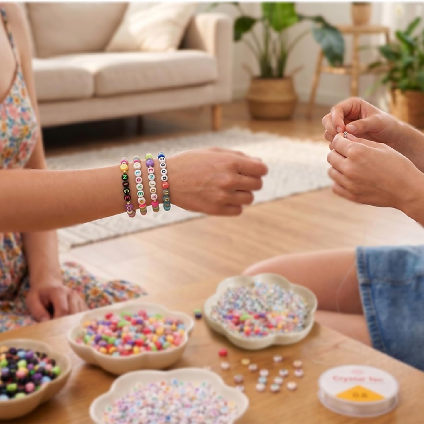 SUTOUG 1000PCS Colourful Letter Beads for Threading, 4 x 7 MM Acrylic Round Alphabet Beads for Jewellery DIY Making Crafts Bracelets Necklaces Ornaments
