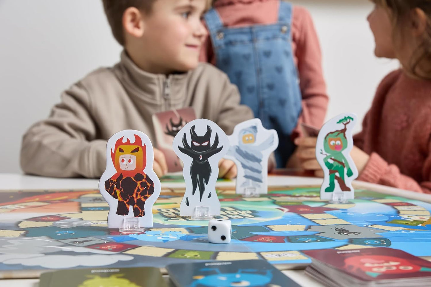Miniland Board Game for Kids +5, Develops Fine Motor Skills, Come with Wooden Bugs, Tweezers and Game Boards, Children Memory and Pincer Grasp | Catch The Bug