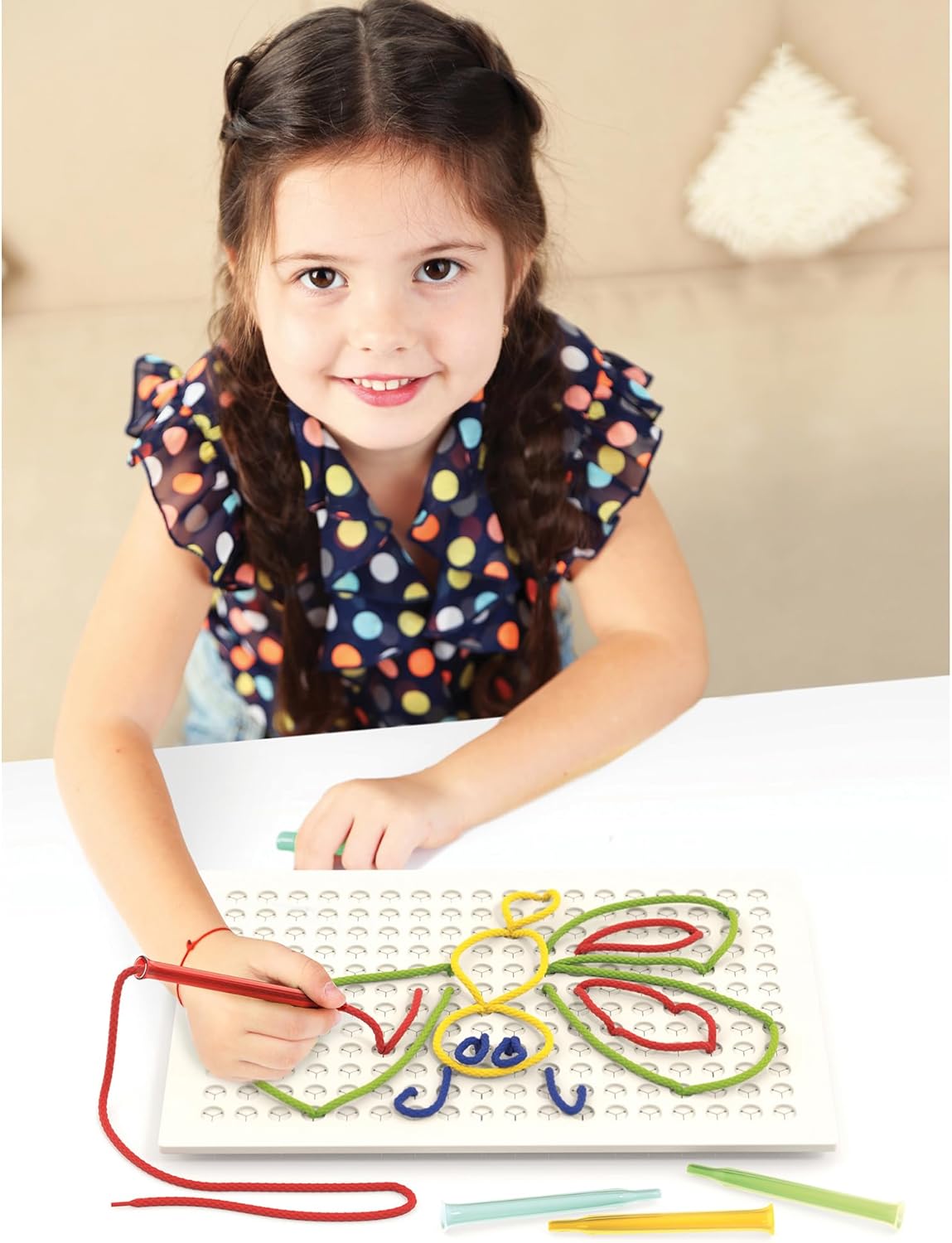 Quercetti Filo Play Set - A Novel Lacing Tool with 18 Pattern Templates to Create Art with String- for Ages 4 and Up (Made in Italy)