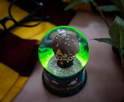 Silver Buffalo Harry Potter Chibi Castle Light Up Snow Globe, 55 mm