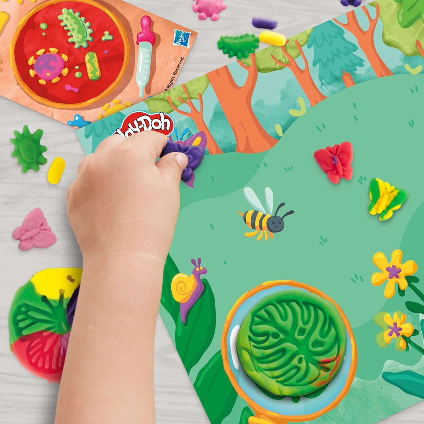 Play-Doh Light & Look Microscope for Kids, Electronic Preschool Toys for Girls & Boys, 9 Accessories & 5 Colors, Back to School Gifts, Ages 3+