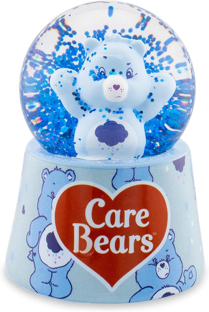 Silver Buffalo Disney Mickey and Friends Mini Light Up Snow Globe│Minnie Mouse│3.8 Inches Tall, 45mm (Small)