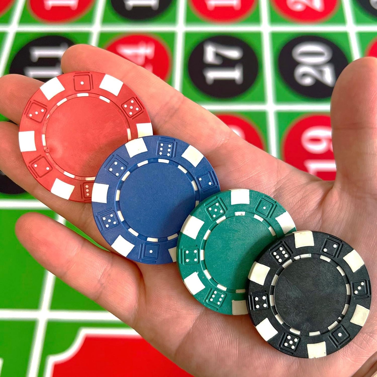 SEETOOOGAMES 100 Pieces 11.5g Clay Composite Dice Striped Casino Poker Chips- 4 Colors (red, Green, White and Blue)