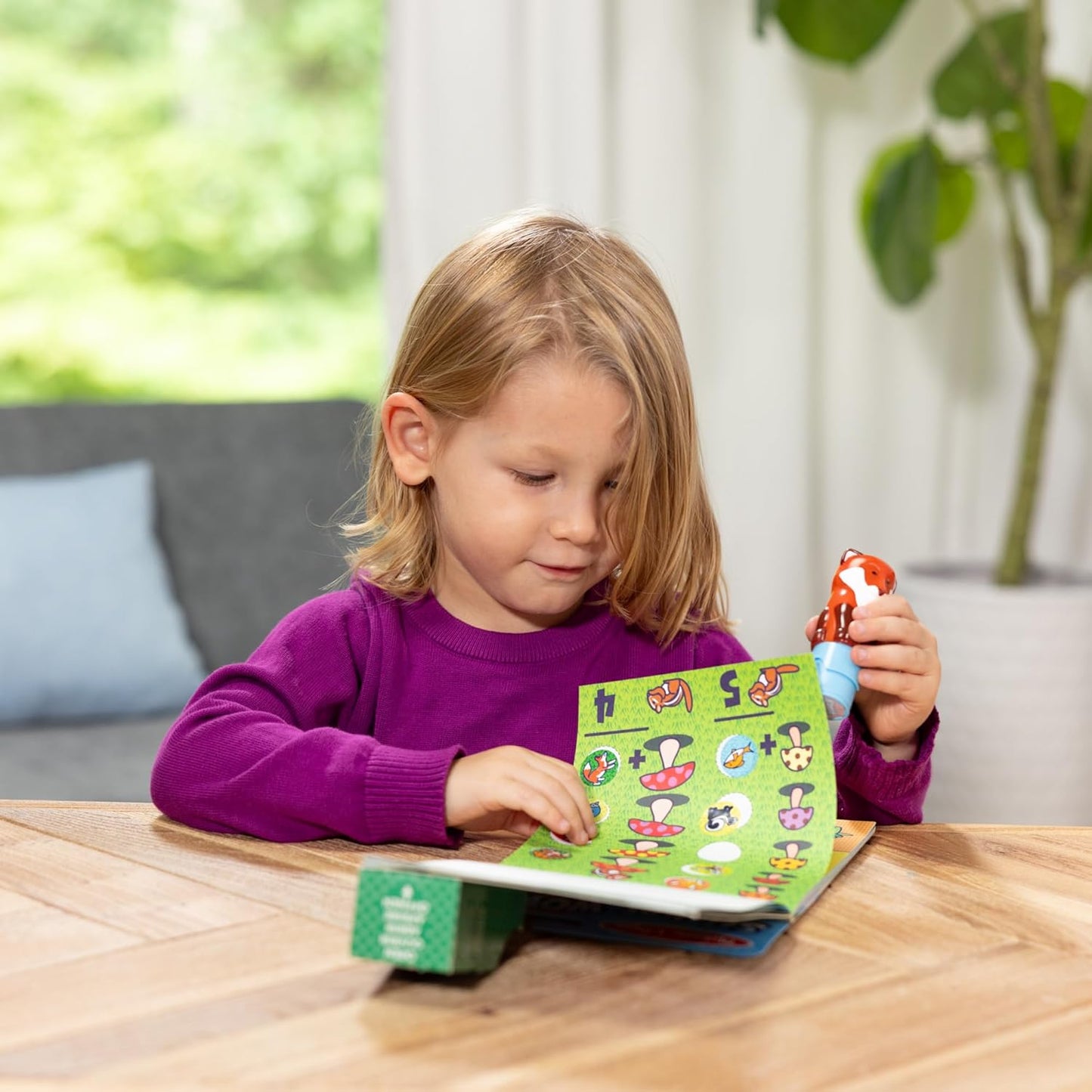 Melissa & Doug Sticker Wow!™ 24-Page Activity Pad and Sticker Stamper, 300 Stickers, Arts and Crafts Fidget Toy Collectible Character – Sea Turtle - for Kids Ages 3+ - FSC Certified