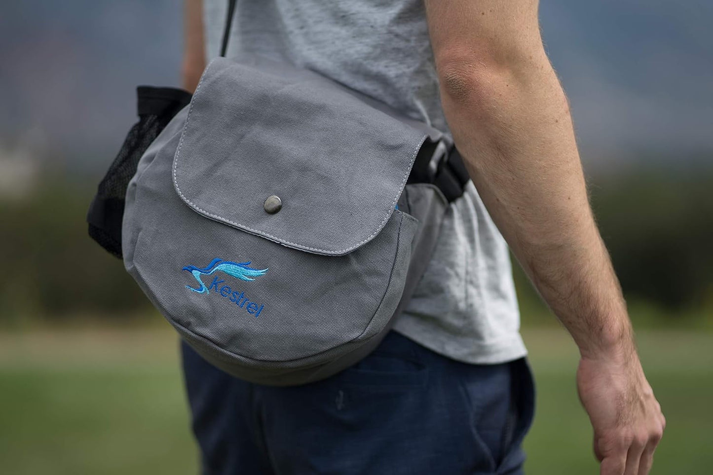 Kestrel Black Disc Golf Bag - Fits 6-10 Golf Discs + Bottle - For Beginner & Advanced Golfers - Extremely Durable Canvas - Frisbee Golf Bag - Small Sling/Shoulder Disc Golf Bag For Men & Women