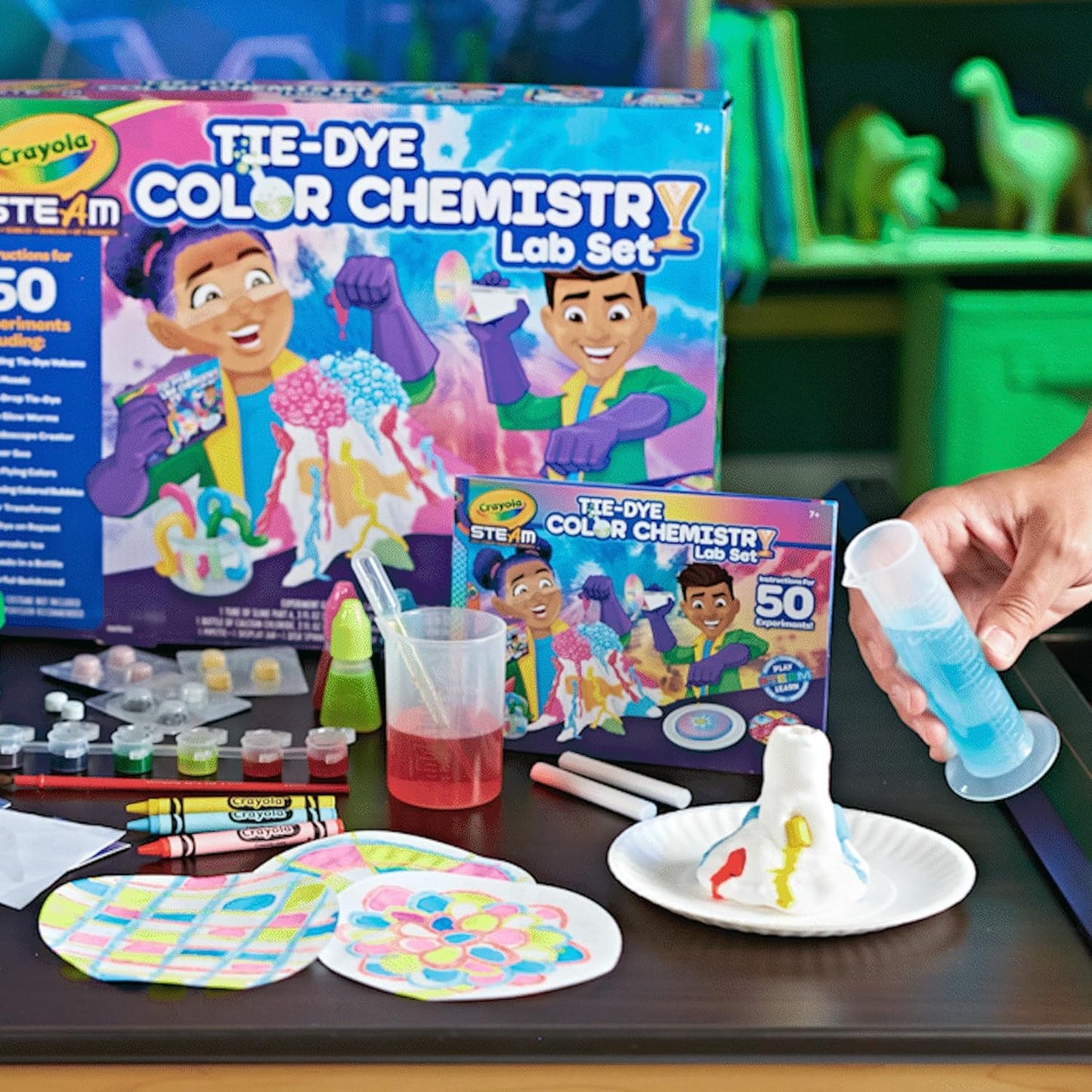 Crayola Color Chemistry Set (50 Experiments), Science Kit for Kids, STEM Toy for Kids, Gift for Boys & Girls, Ages 7, 8, 9