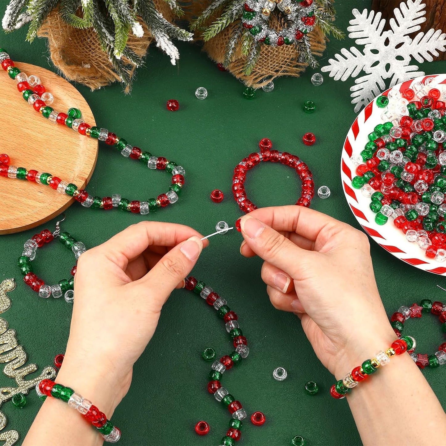 UPINS 1200Pcs Christmas Pony Beads Friendship Plastic Small Hair Beads Red Green White Pony Beads for Necklace Supplies (Christmas)