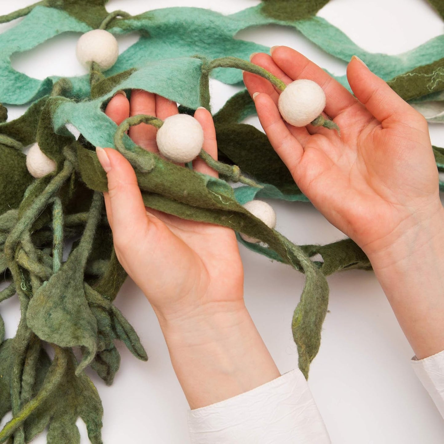 Glaciart One Wool Felt Balls, Felt Ball (240 Pieces) 2.5 Centimeters - 1 Inch, Handmade Felted Pure White Color - Bulk Small Puff for Felting and Garland