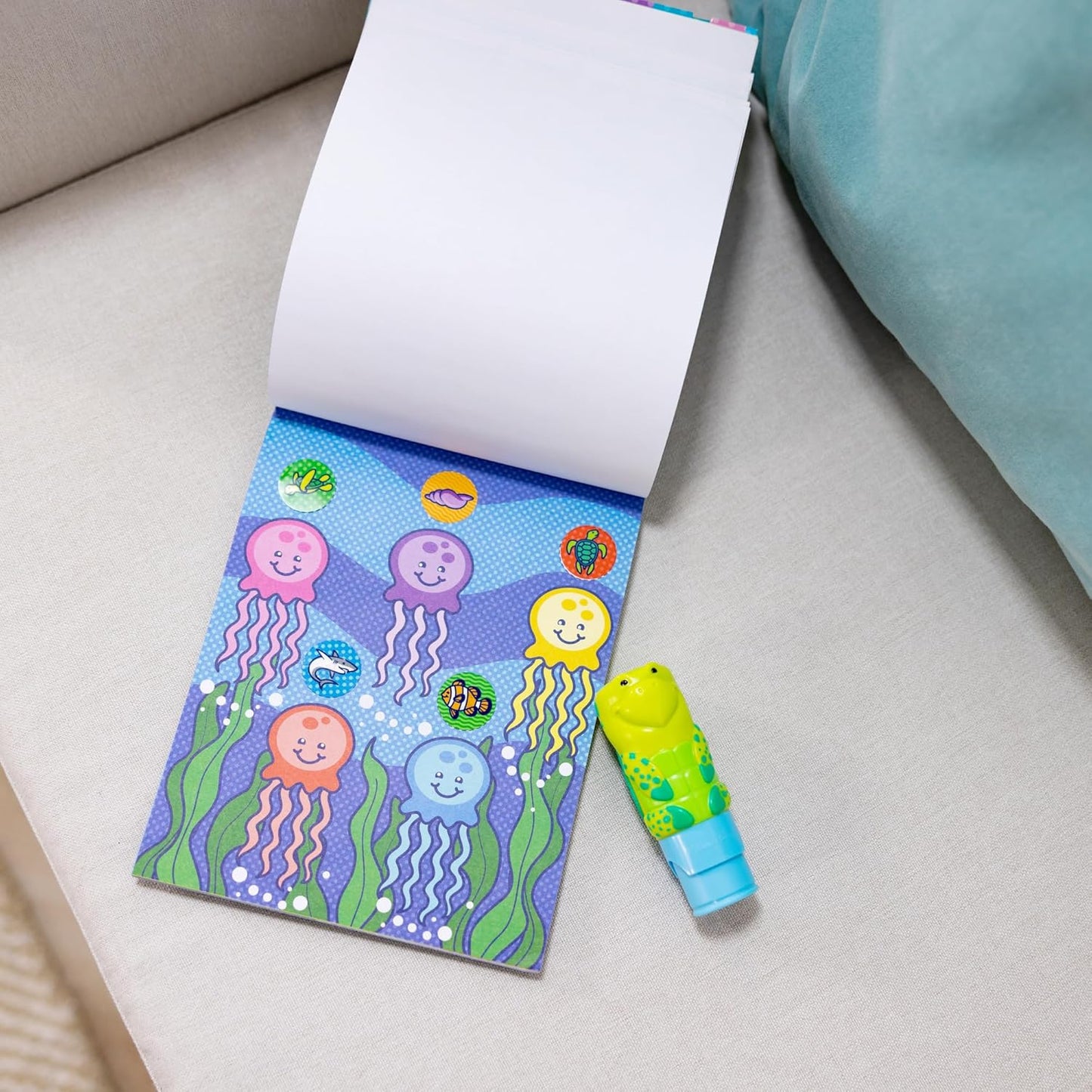 Melissa & Doug Sticker Wow!™ 24-Page Activity Pad and Sticker Stamper, 300 Stickers, Arts and Crafts Fidget Toy Collectible Character – Sea Turtle - for Kids Ages 3+ - FSC Certified