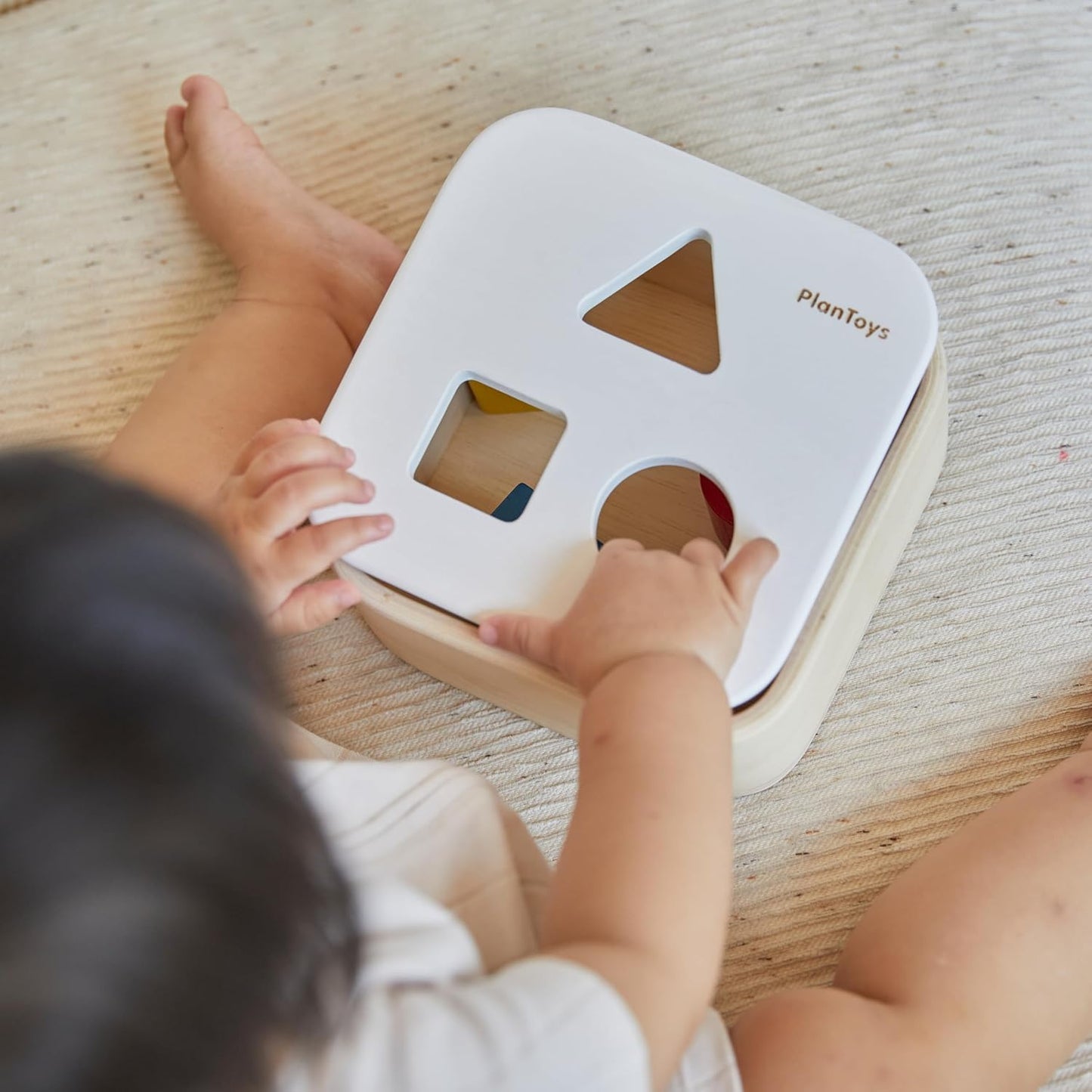 PlanToys® Shape and Sort It Out Bin Wooden Montessori Shape Matching Toy | Fine Motor, Problem Solving and Early Math Learning Activity | Eco Friendly Educational Sorting Toy