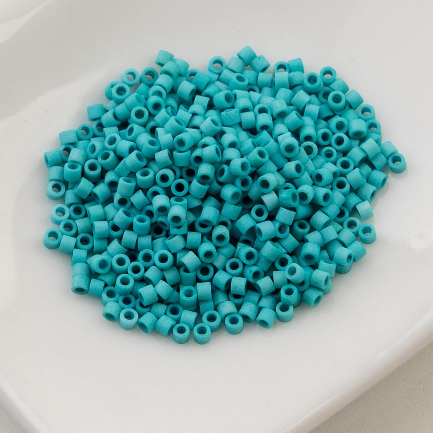 John Bead 25g Cylin Beads Opaque Turquoise Green 11/0 Glass Cylindrical Seed Beads for Jewelry Bracelets Necklaces Earrings Making Embroidery