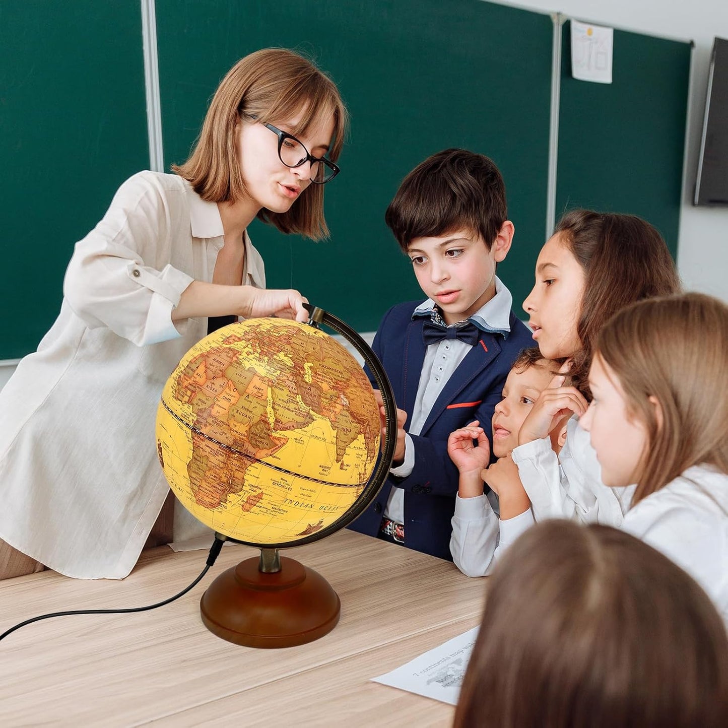 Globe for Kids Illuminated Globes of the World with Stand & Animals Illustrations Earth World Globe Night Light for Kids' Room Decor Classroom Educational Tool Birthday Gift, Dia 8-inch