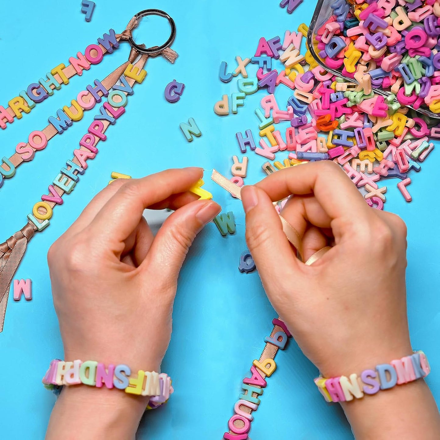 300+ Pieces 9x12mm Big Large Alphabet Letter Beads Charms A-Z Mixed Plastic Shape Loose Bead for Jewelry Making Bracelets Necklaces Key Chains (Classic Solid Colors)
