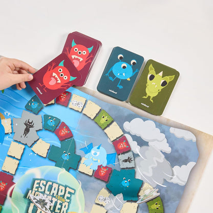 Miniland Board Game for Kids +5, Develops Fine Motor Skills, Come with Wooden Bugs, Tweezers and Game Boards, Children Memory and Pincer Grasp | Catch The Bug