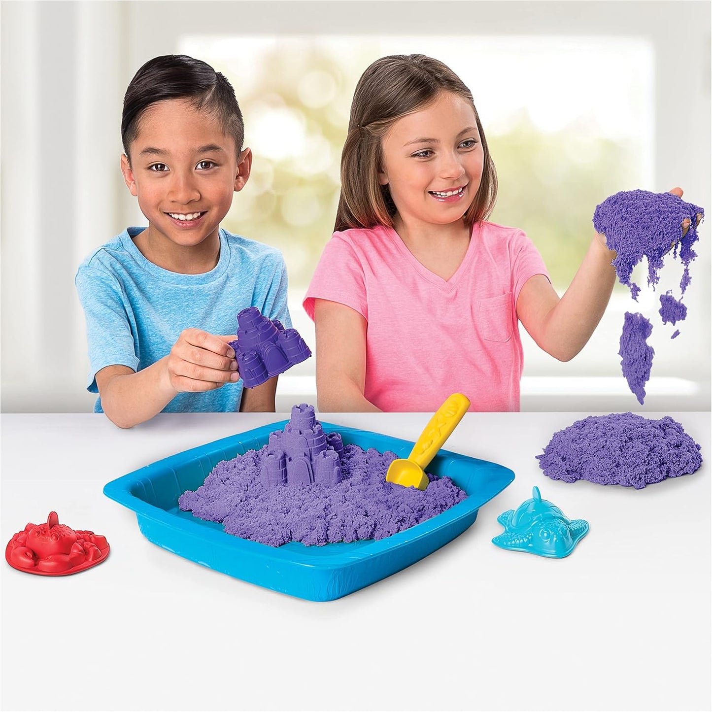 Kinetic Sand, Sandbox Playset with 1lb of Green and 3 Molds, for Ages 3 and up