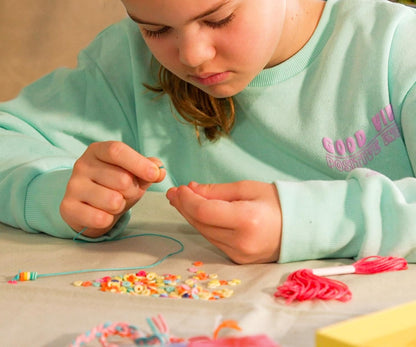 BOX CANDIY Totally Chill Out Woven Friendship Bracelets Kit in Keepsake Box to Make and Share