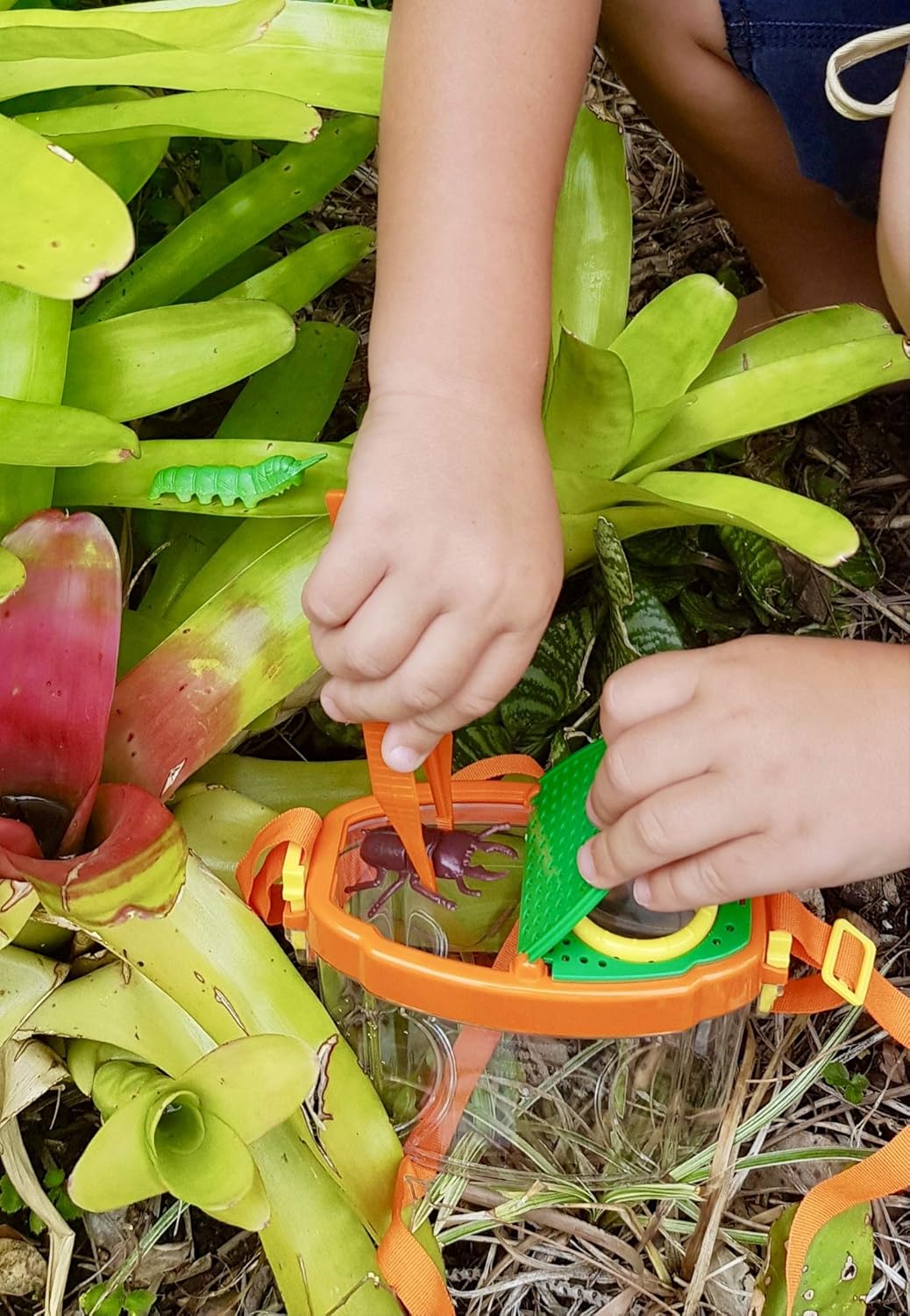 Kidz@Play Bug Hunting Kit, Vest, Hat, Binoculars, Lg. Net, Bug Container, Whistle, Flashlight, Magnifier, Thermostat, Compass, Tweezers