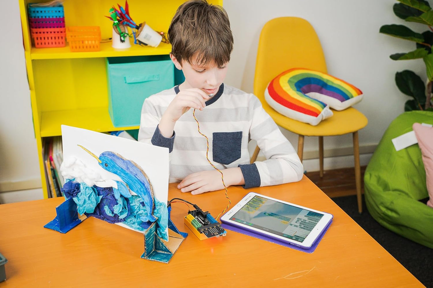 Hummingbird Bit Premium Kit - Educational Programmable Robot & Robotic Kit for Students, Teachers & Schools, Flexible Robotics Kits for Creative STEM Learning