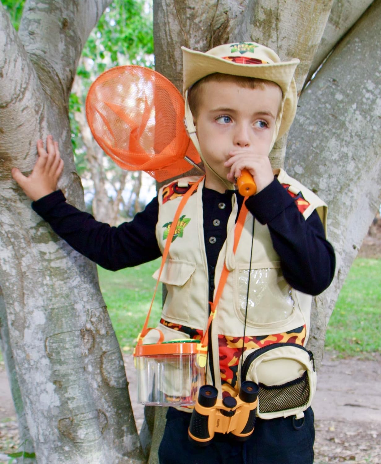 Kidz@Play Bug Hunting Kit, Vest, Hat, Binoculars, Lg. Net, Bug Container, Whistle, Flashlight, Magnifier, Thermostat, Compass, Tweezers