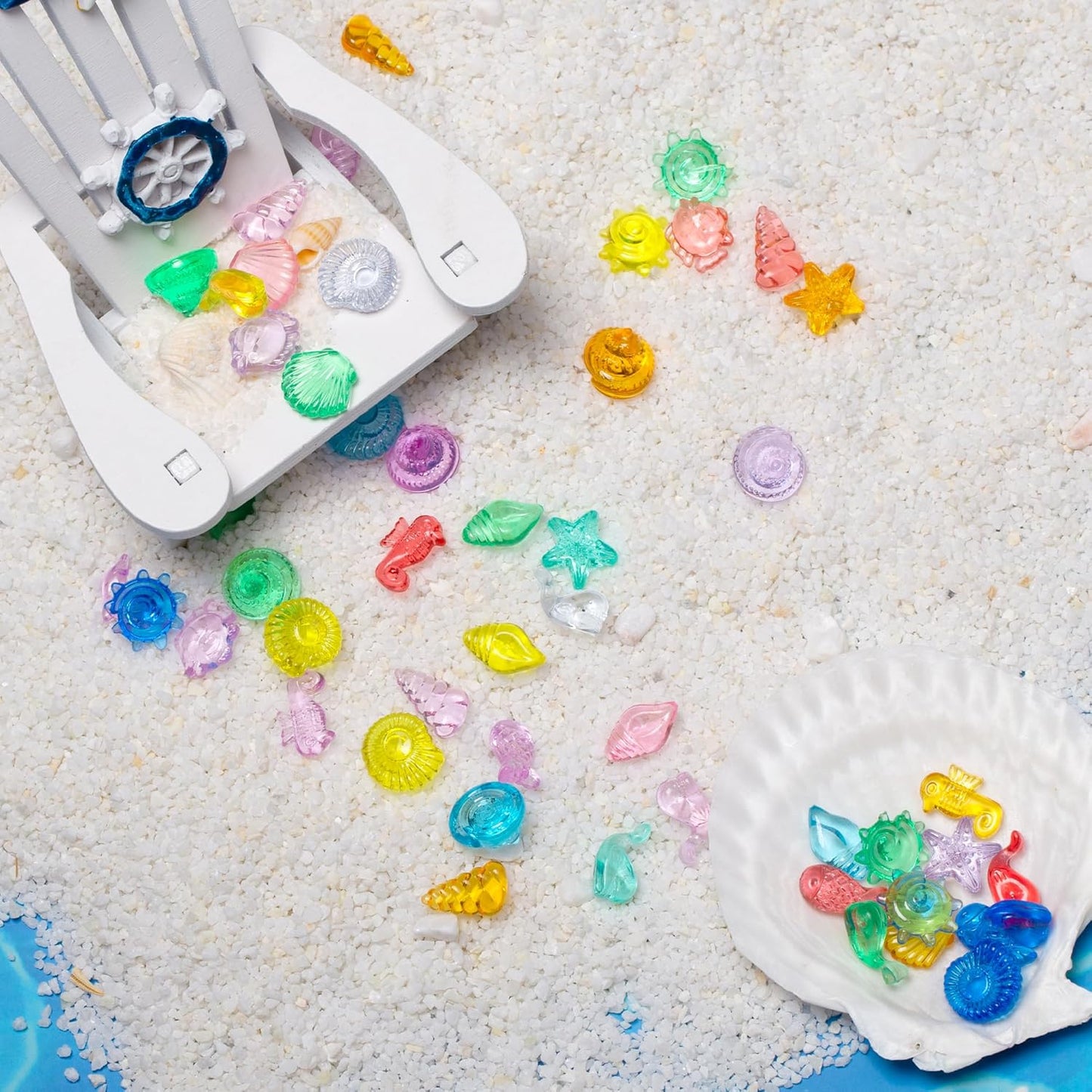 QEQEKAKA 100pcs Ocean Sensory Bin Filler Kit - Plastic Seashells Acrylic Gems for Diving, Vase Filler Decor, Mermaid Pool Treasure Hunt (0.5"-1.3" Fake Beach Shells)