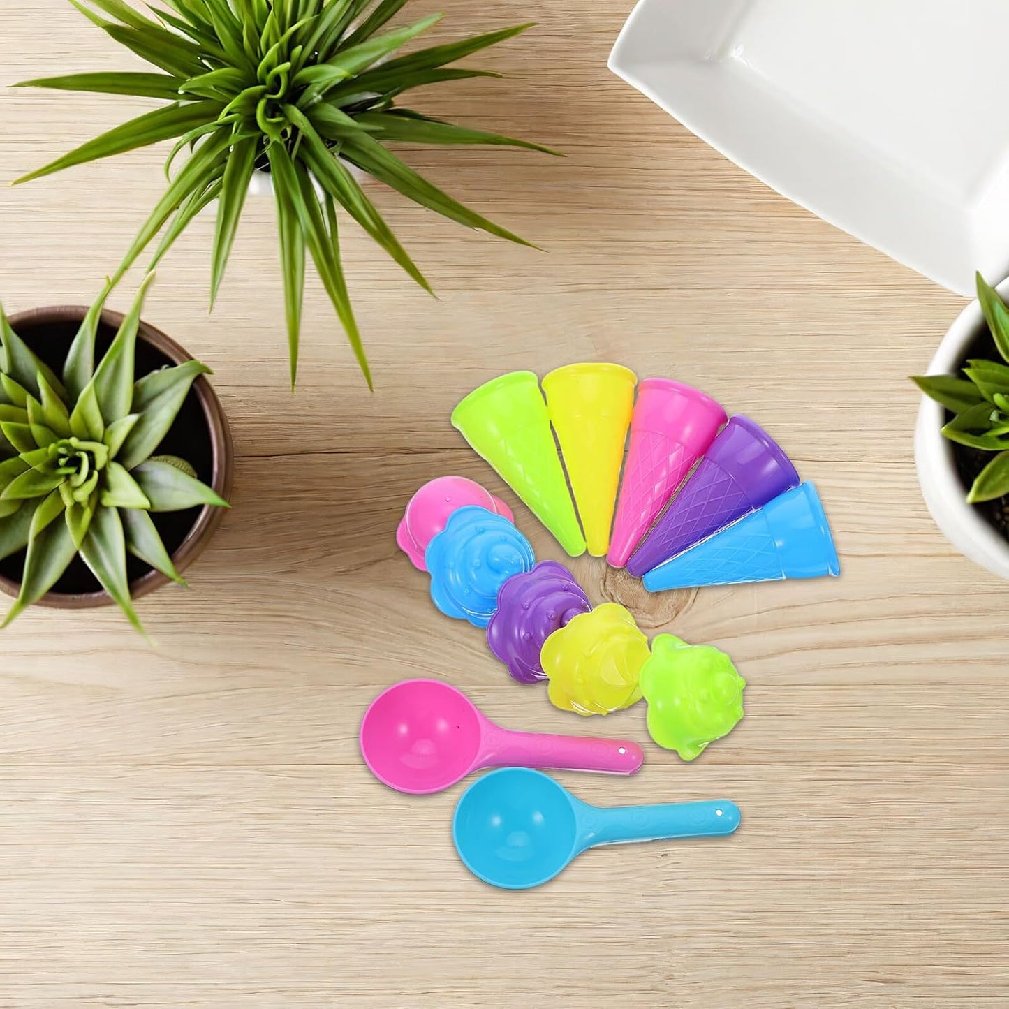ERINGOGO 2 Sets Ice Cream Cone Sand Molds with Plastic Scoop for Food-grade Beach and Sandbox Multifunctional Indoor Outdoor Playset for Creative Fun